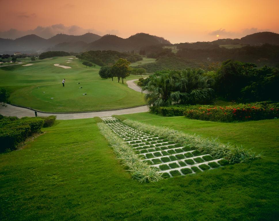 Grand Coloane Resort Macau Exterior photo Golf course in Okinawa, Japan