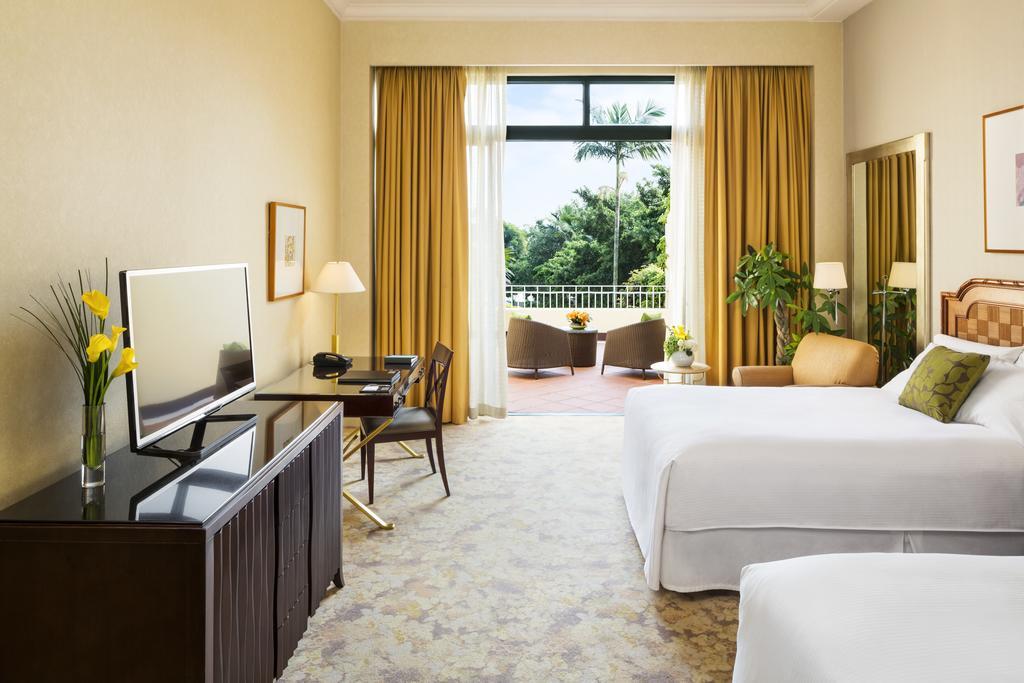 Grand Coloane Resort Macau Exterior photo A guest room at the Four Seasons Hotel
