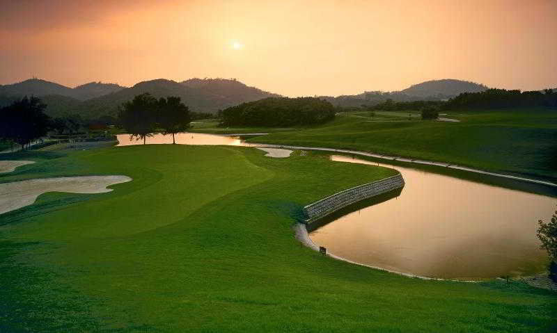 Grand Coloane Resort Macau Exterior photo Golf course at the Four Seasons Resort